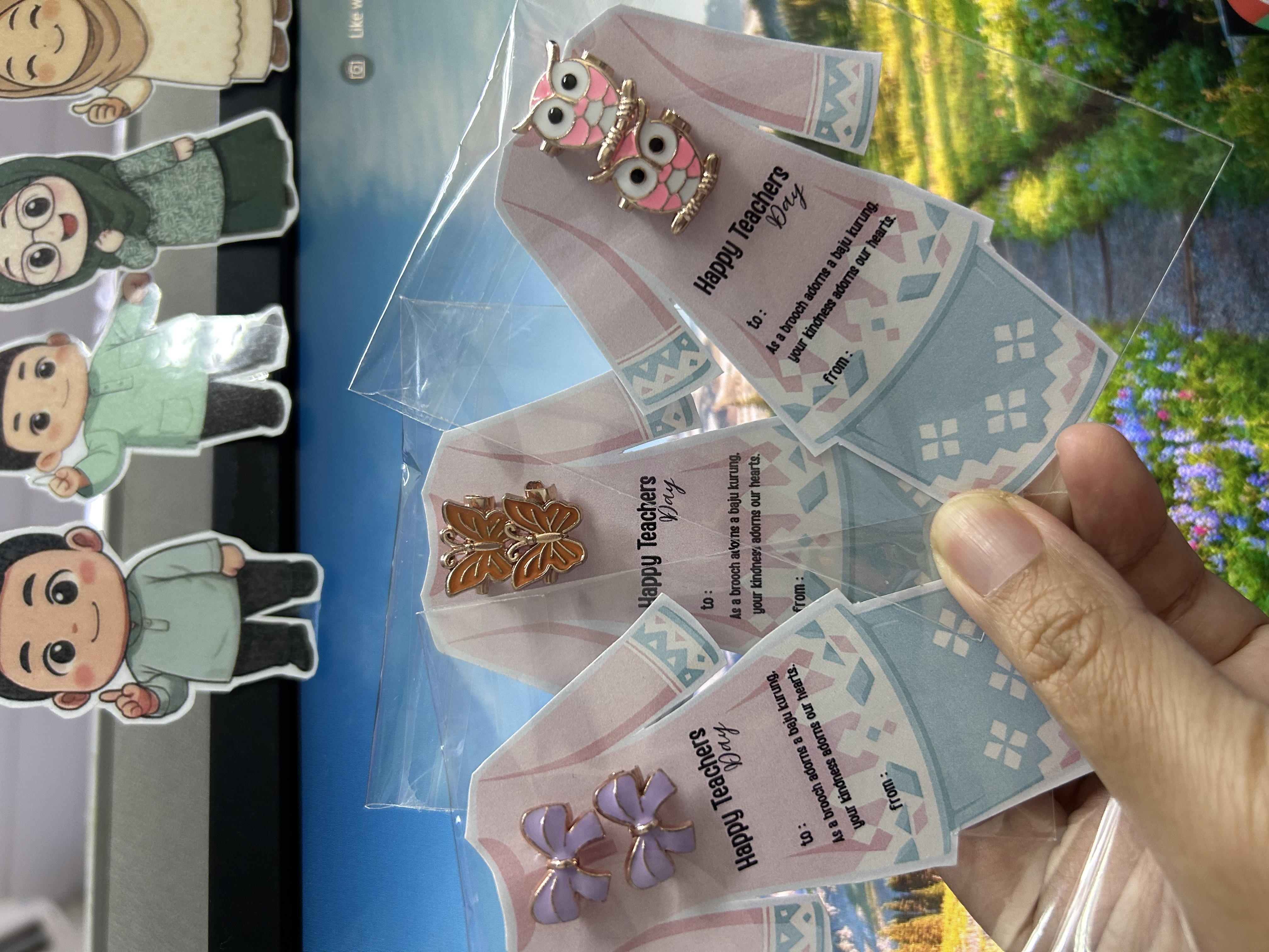 SET BROOCH HADIAH HARI GURU (SOFT PINK)